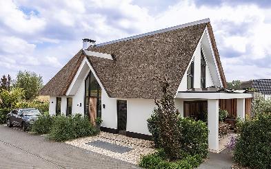 Rietgedekte Elegantie in Waterrijke Nesselande 